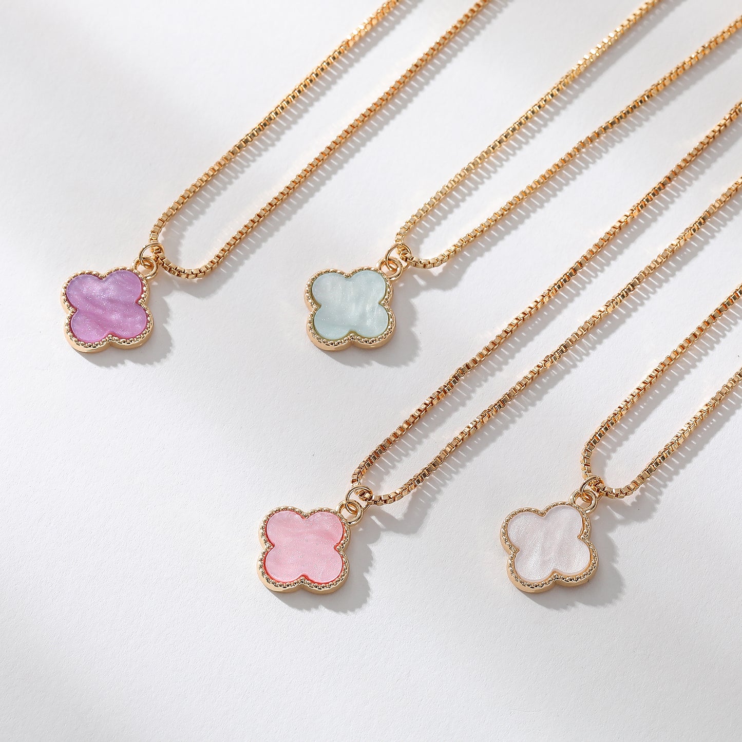 Luxe Quatrefoil Clover Pendant Necklace – Gold Chain with Iridescent Charm in Pastel Colors