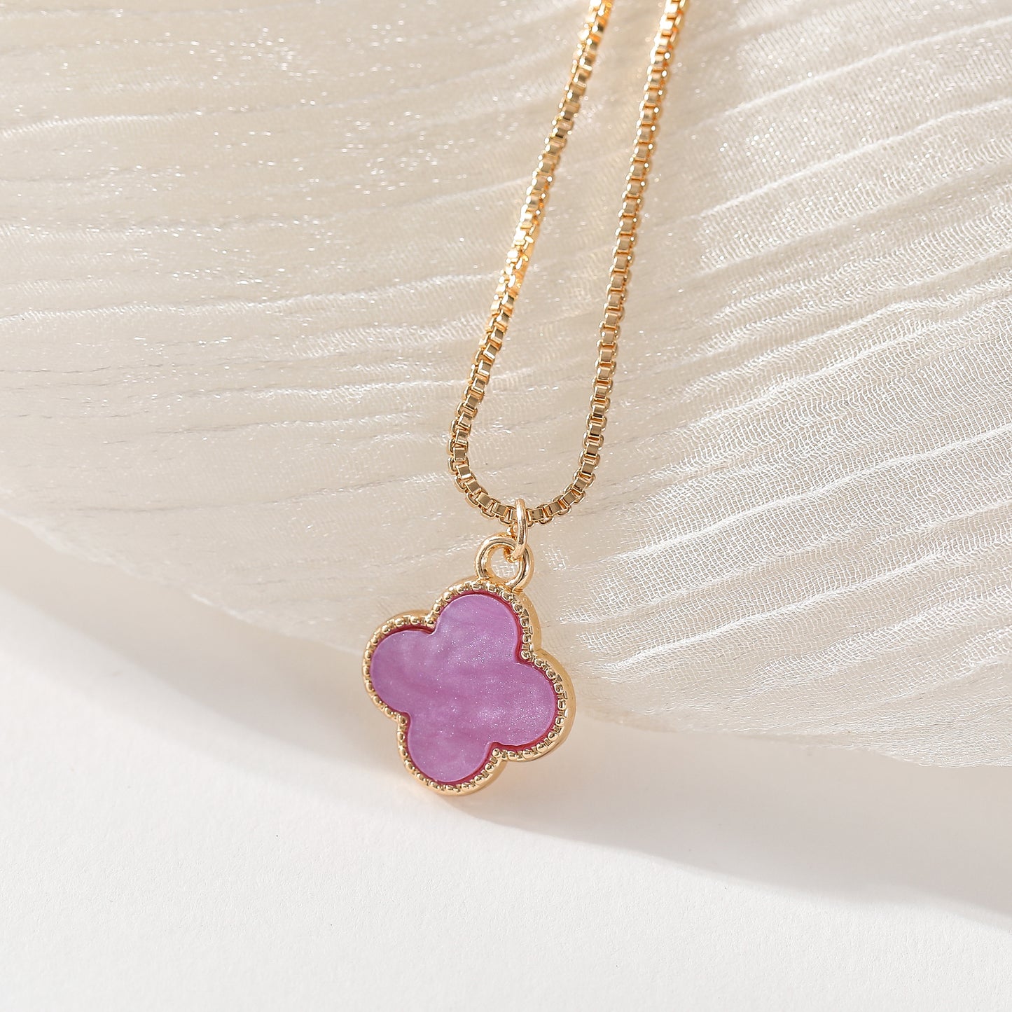 Luxe Quatrefoil Clover Pendant Necklace – Gold Chain with Iridescent Charm in Pastel Colors