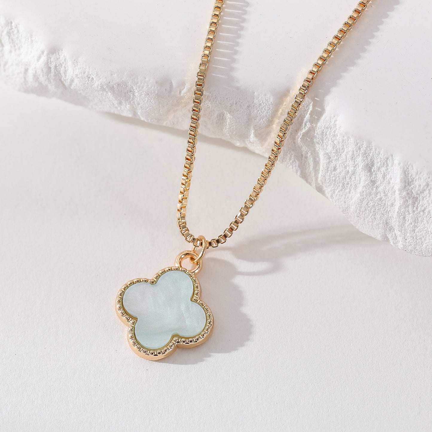 Luxe Quatrefoil Clover Pendant Necklace – Gold Chain with Iridescent Charm in Pastel Colors