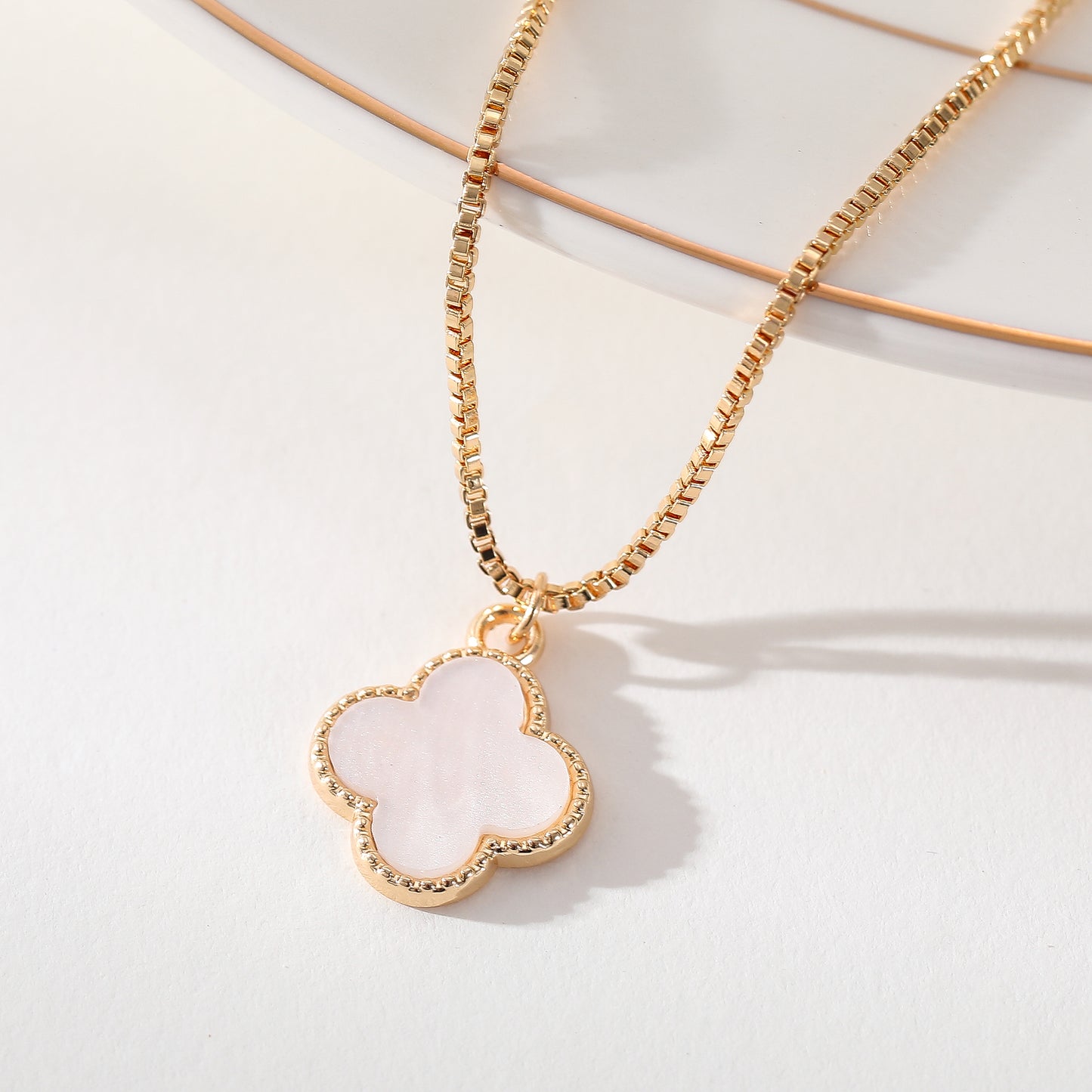 Luxe Quatrefoil Clover Pendant Necklace – Gold Chain with Iridescent Charm in Pastel Colors