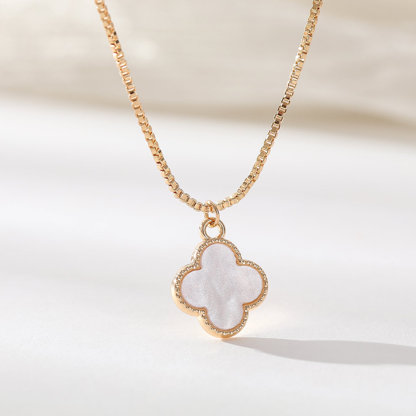 Luxe Quatrefoil Clover Pendant Necklace – Gold Chain with Iridescent Charm in Pastel Colors