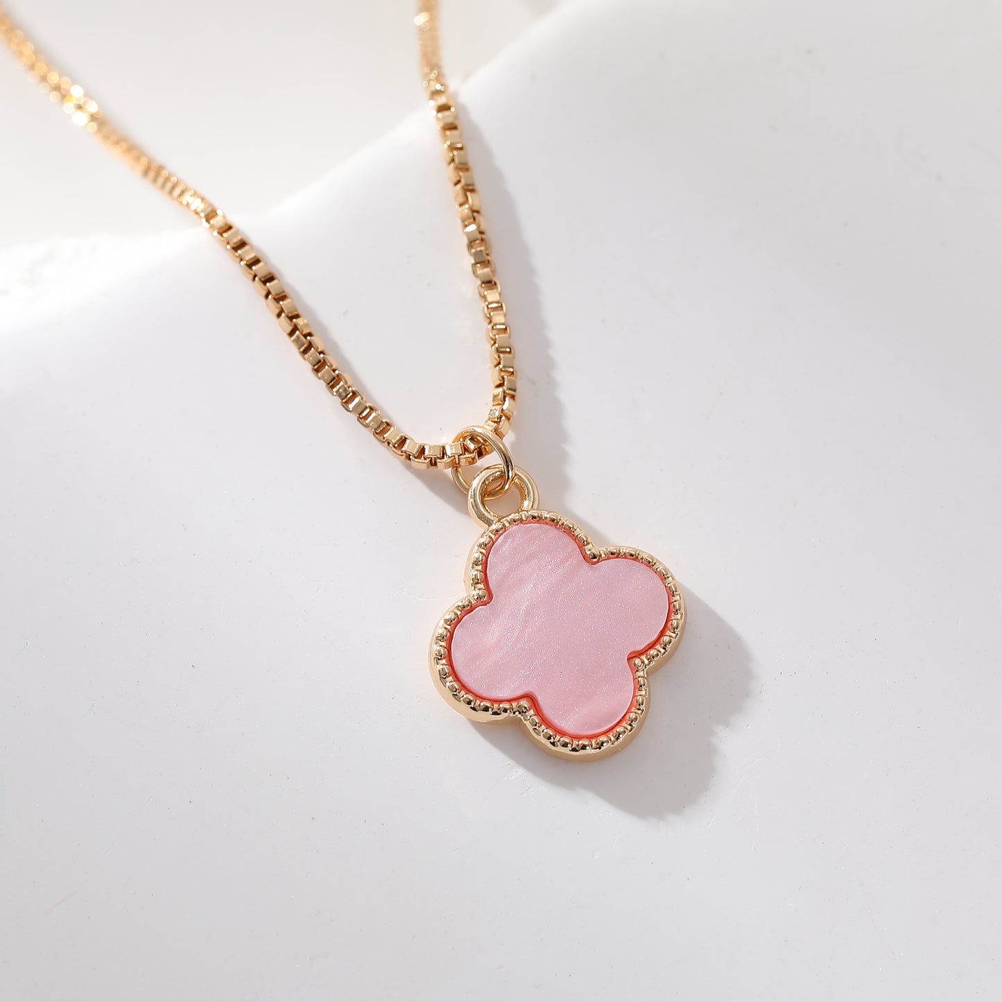 Luxe Quatrefoil Clover Pendant Necklace – Gold Chain with Iridescent Charm in Pastel Colors